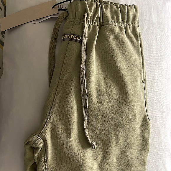 Essentials boys shorts large - Picture 2 of 7